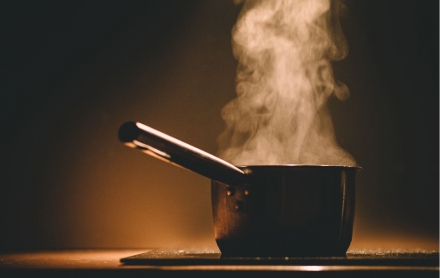 Cómo limpiar una olla de hierro fundido oxidada